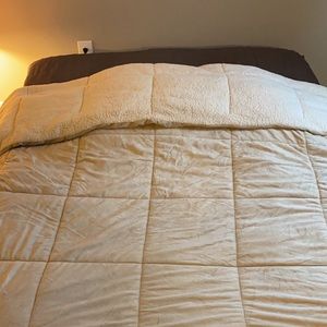 Queen sized fleece comforter